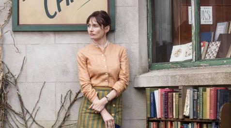 libreria Florence Green (Emily Mortimer) protagoniza la película 'La librería' de Isabel Coixet, basada en la novela homónima de Penélope Fitzgerald.