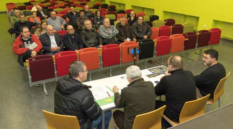 Instante de la reunión celebrada en Tudela entre representantes de los grupos de peregrinos de la Ribera y los organizadores de la Javierada Instante de la reunión celebrada en Tudela entre representantes de los grupos de peregrinos de la Ribera y los organizadores de la Javierada