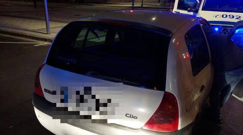 coche El conductor circulaba ebrio, sin carné y sin ITV