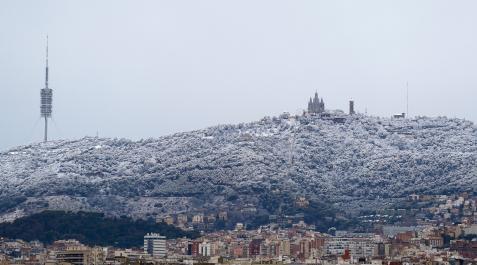 Aspecto de la montaña del Tibidabo de Barcelona tras la nevada caída la pasada madrugada. Aspecto de la montaña del Tibidabo de Barcelona tras la nevada caída la pasada madrugada