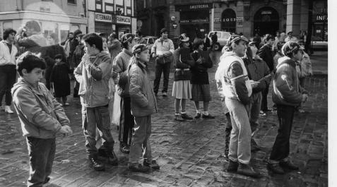1986 Participantes en una de las gincanas del carnaval de Pamplona en 1986.