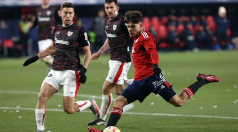 Momento en el que Abde dispara a puerta y bate a Aguirrezabalaga Osasuna - Athletic