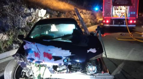 Choque muro Viana Daños en el vehículo accidentado esta medianoche en Viana