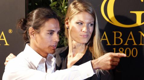 Imagen de archivo de Julio José Iglesias y su novia, la modelo belga Charisse Verhaert Julio José Iglesias