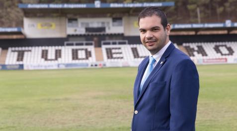 Ramón Lázaro, en una imagen de archivo en el césped del estadio Ciudad de Tudela, donde juega el Tudelano Ramón Lázaro
