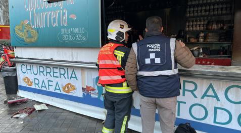 Imagen del quiosco de churro incendiado en el distrito de Aravaca, Madrid Imagen del quiosco de churro incendiado en el distrito de Aravaca, Madrid