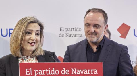 Javier Esparza Esparza, con Cristina Ibarrola, en la presentación de los candidatos de UPN a las elecciones municipales