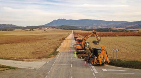 metauten Imagen de la carretera local NA-7310 que se va a reparar