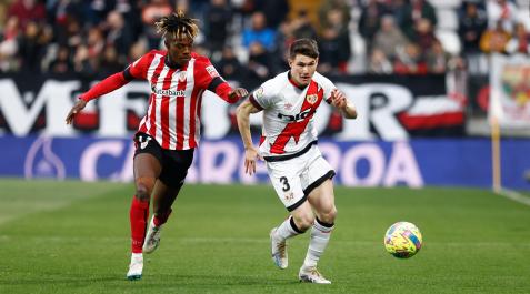 Fran García, del Rayo Vallecano y Nico Williams, del Athletic Club Fran García, del Rayo Vallecano y Nico Williams, del Athletic Club