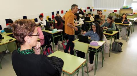 María Chivite en Cintruénigo La presidenta, María Chivite, durante el encuentro mantenido con alumnos del IESO La Paz de Cintruénigo.