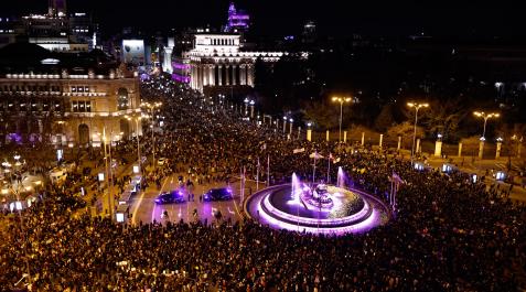 8m-manifestacion-madrid Miles de manifestantes participan durante la marcha organizada por la Comisión 8M con motivo del Día de la Mujer, este miércoles en Madrid