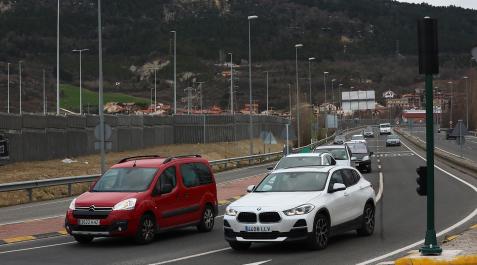 Tráfico en Artica Vista de la ronda a su paso por el sector Etxebakar en término de Artica (Berrioplano).