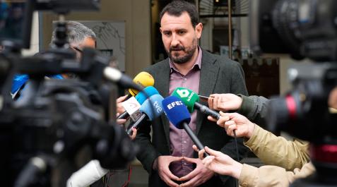 alcalde-badalona El alcalde de Badalona, Rubén Guijarro, ha lamentado que el hermano de la víctima tenga que ir escoltado a su centro de estudios porque ha estado sufriendo amenazas por una persona que ya ha sido identificada