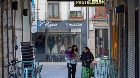 La población en Estella no experimenta grandes cambios respecto a los últimos años y se sitúa en 13.977 habitantes. La población en Estella no experimenta grandes cambios respecto a los últimos años y se sitúa en 13.977 habitantes.