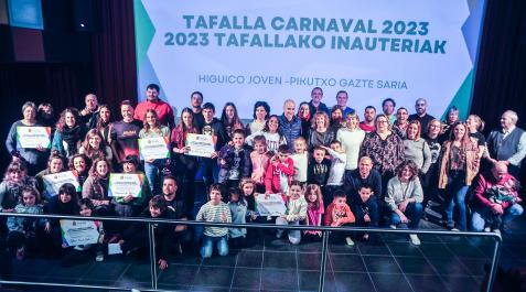 Todos los premiados y premiadas se fotografiaron juntos tras la entrega de premios. Todos los premiados y premiadas se fotografiaron juntos tras la entrega de premios.