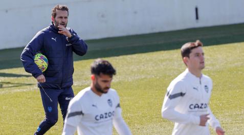 Baraja durante un entrenamiento con el Valencia Baraja durante un entrenamiento con el Valencia