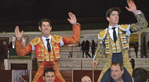 Mario Sotos y Esaú Fernández, que abren este sábado la temporada en Fitero, ya salieron a hombros el año pasado de la plaza de la localidad ribera Mario Sotos y Esaú Fernández, que abren este sábado la temporada en Fitero, ya salieron a hombros el año pasado de la plaza de la localidad ribera
