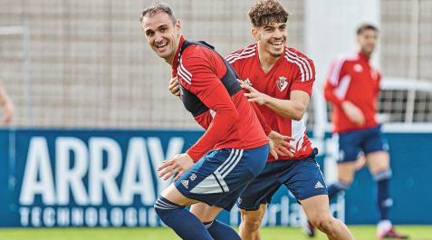 Kike García y Abde pugnan por la posición con buen humor en el entrenamiento del jueves Kike García y Abde pugnan por la posición con buen humor en el entrenamiento del jueves