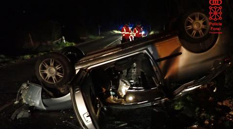 Accidente Trafico Estado en el que quedó el automóvil tras la salida de vía y posterior vuelco.
