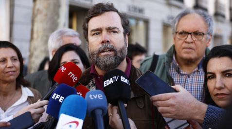 Espinosa de los Monteros El portavoz de VOX en el Congreso de los Diputados, Iván Espinosa de los Monteros, atiende a los medios antes de la marcha en Madrid.