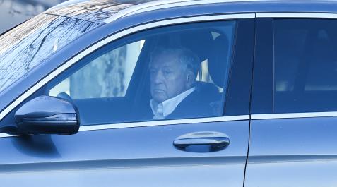 Junta Directiva del Real Madrid El vocal de la Junta Directiva, Nicolás Martín-Sanz, llega en coche a la reunión extraordinaria celebrada en la ciudad deportiva de Valdebebas,