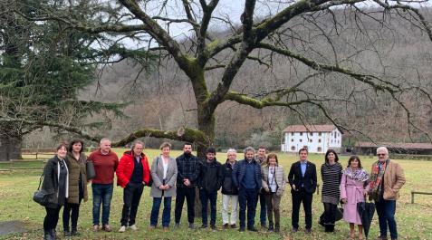 irujo-baztan-bidasoa El encuentro del consejero, Mikel Irujo, con representantes de empresas turísticas de Baztan Bidasoa como Arantza Hotela, Irrisarri Land, Balneario Elgorriaga, BKZ, Cuevas de Urdax, OIT Bertiz, Santxotena, y la asociación Cederna Garalur