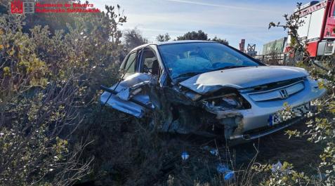 Colisión entre un turismo y un camión cisterna en la AP-15, a la altura de Unzué Colisión entre un turismo y un camión cisterna en la AP-15, a la altura de Unzué