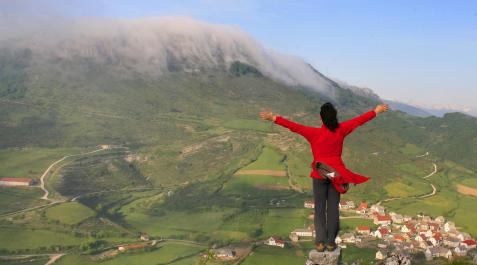 Mirador de los vientos, en Pettuberro. Al fondo, la sierra de Berrendi Mirador de los vientos