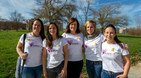 endometriosis De izda a dcha: Nuria Orzanco, Nerea Osés, Marisa Alamán, Espe Ciriza y Nerea Barba, ayer por la mañana en Sarriguren, antes de presentar la nueva Asociación de Endometriosis de Navarra (Asenna).