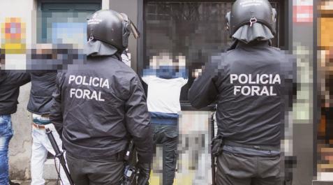 detenido-policia-foral Varios agentes de Policía Foral en una operación contra el tráfico de drogas