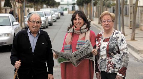 Ylenia Pérez Barenas, junto a sus padres