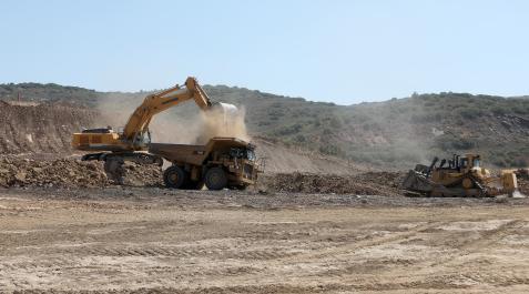 Obras en ‘Mina Muga’ en el verano de 2022 en la zona de la bocamina, en Undués de Lerda (Aragón). Obras en ‘Mina Muga’ en el verano de 2022 en la zona de la bocamina, en Undués de Lerda (Aragón)