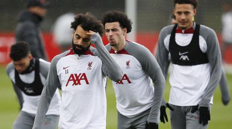 Mohamed Salah durante el entrenamiento de este martes en el AXA Center.