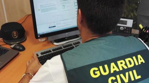 Imagen de archivo de un agente de la Guardia Civil Imagen de archivo de un agente de la Guardia Civil
