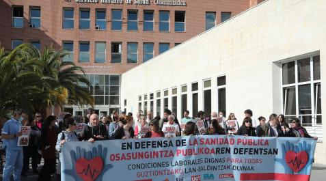 intersindical-salud-protesta Concentración de los sindicatos de Salud Pública con motivo de la huelga convocada para el 23 de marzo