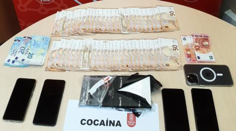 Imagen de la droga, el dinero y los teléfonos móviles aprehendidos en una de las intervenciones Imagen de la droga, el dinero y los teléfonos móviles aprehendidos en una de las intervenciones