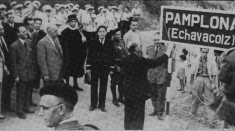 Echavacoiz 1953 Momento en que el entonces alcalde de Pamplona Javier Pueyo descubre la señal que incluye a Echavacoiz en Pamplona.