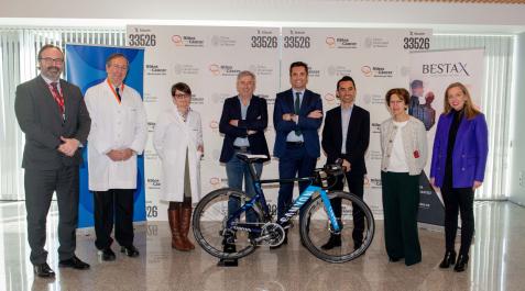 Niños contra el Cáncer recibe 6.900 € gracias a una cadena de solidaridad sobre ruedas Niños contra el Cáncer recibe 6.900 € gracias a una cadena de solidaridad sobre ruedas