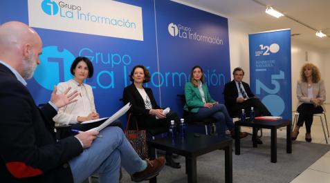 Desde la izquierda; Yulen Garmendia, Isabel Iturrioz, Ruth Vera, Ana Mur, Rafael Teijeira y María José Echeverría Desde la izquierda; Yulen Garmendia, Isabel Iturrioz, Ruth Vera, Ana Mur, Rafael Teijeira y María José Echeverría