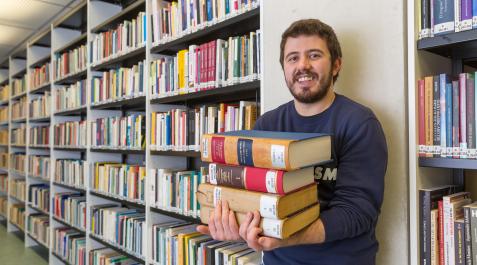 Orestes Barbero, en la biblioteca de la UN Orestes Barbero, en la biblioteca de la UN