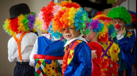 Sesión de circo en el colegio Sagrado Corazón