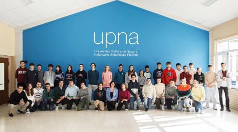 Olimpiada de Física en la UPNA Foto de familia de los participantes en la Olimpiada de Física celebrada en la UPNA.