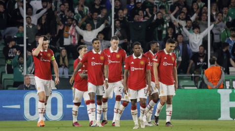 Los jugadores del Manchester celebran el tanto anotado contra el Betis en el Benito Villamarín en la vuelta de los octavos de final de la Europa League.