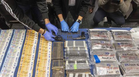 Operación policial antidroga en Zaragoza Droga, armas y dinero intervenidos en la operación policial