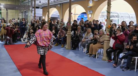 santo domingo garzaron Desfile de la Asociación Síndrome de Down de Navarra en el Mercado de Santo Domingo