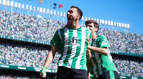 Borja Iglesias celebra su gol ante el Mallorca