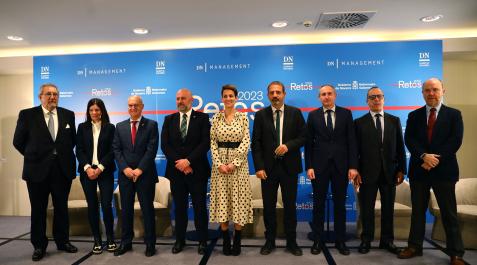 Desde la izda.: Javier Vidal (Asuntos corporativos de Hutchison Ports Best), Berta Miranda (Dra. de Transportes y Movilidad Sostenible), Bernardo Ciriza (Cohesión Territorial, (Servicios logísticos de Adif), el delegado, José Luis Arasti, María Chivite, Desde la izda.: Javier Vidal (Asuntos corporativos de Hutchison Ports Best), Berta Miranda (Dra. de Transportes y Movilidad Sostenible), Bernardo Ciriza (Cohesión Territorial, (Servicios logísticos de Adif), el delegado, José Luis Arasti, María Chivite, Xabier Flores, secretario general de Infraestructuras del Ministerio de Transporte; José Luis Erro, director general del grupo La Información; Luis Moreno (director de servicios logísticos Adif) y Pablo Mendívil (gerente de programación y control de la producción/distribución de VW Navarra).