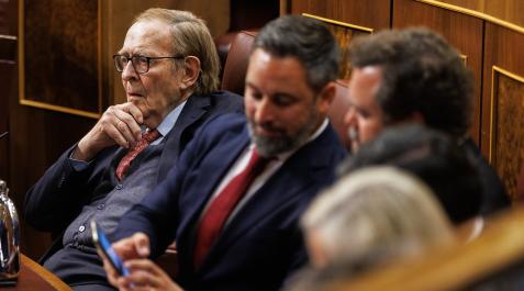 Tamames El economista Ramón Tamames (oizda.) junto al líder de VOX, Santiago Abascal y el portavoz de VOX en el Congreso, Iván Espinosa de los Monteros, este miércoles 22 de marzo.