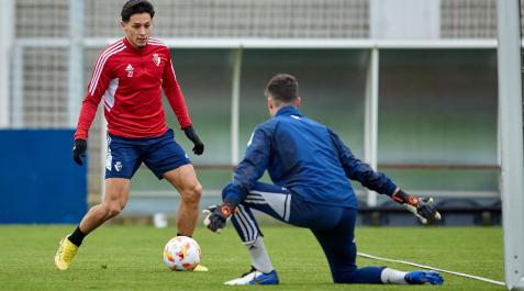 Kike Saverio durante un entrenamiento con Osasuna Kike Saverio durante un entrenamiento con Osasuna