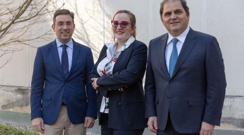 Antonio Moreno, catedrático de la Universidad de Navarra; Judith Arnal, consejera del Banco de España; y Claudio Tebaldi, de la Universidad de Bocconi De izquierda a derecha, los ponentes del encuentro: Antonio Moreno, catedrático de la Universidad de Navarra; Judith Arnal, consejera del Banco de España; y Claudio Tebaldi, de la Universidad de Bocconi